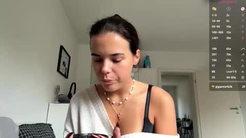 Mia online show from 12, 10, 2025