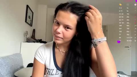 Mia online show from 8, 11, 2025