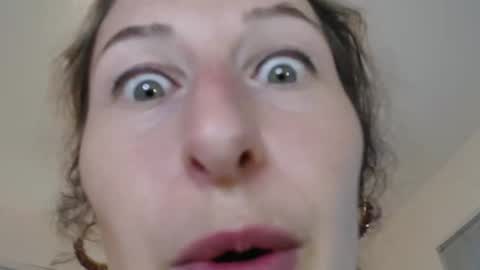 WildRose L - check my Pinned tweet if you dont see me online within 5 minutes after Ive sent email notifications online show from 27, 11, 2025