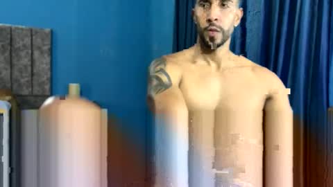 Snapshot of willc2019 chatting on 11, 11, 2025 OLIVER SANZ online show from 11, 11, 2025