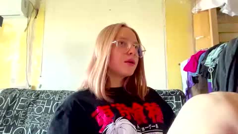 Snapshot of willenasow chatting on 1, 7, 2026 Olivia online show from 1, 7, 2026