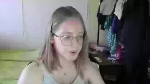 Snapshot of willenasow chatting on 15, 7, 2026 Olivia online show from 15, 7, 2026