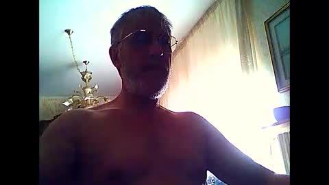 Snapshot of willfire71 chatting on 15, 10, 2025 Willfire71 online show from 15, 10, 2025