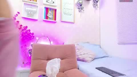 willow pearl online show from 28, 11, 2025