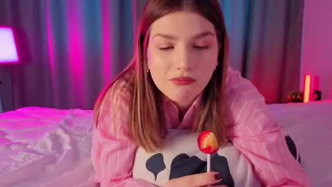 Vicki3 online show from 16, 2, 2026