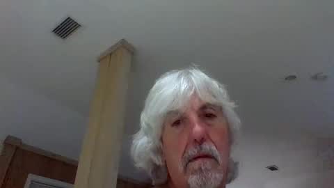 Snapshot of winedog2020 chatting on 30, 4, 2026 Gundja Man online show from 30, 4, 2026