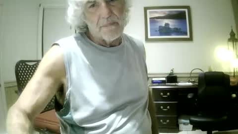 Snapshot of winedog2020 chatting on 19, 7, 2026 Gundja Man online show from 19, 7, 2026