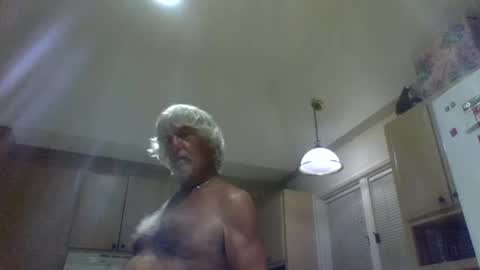 Snapshot of winedog2020 chatting on 1, 8, 2026 Gundja Man online show from 1, 8, 2026