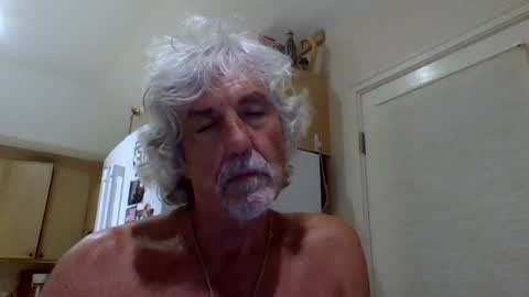 Snapshot of winedog2020 chatting on 7, 8, 2026 Gundja Man online show from 7, 8, 2026