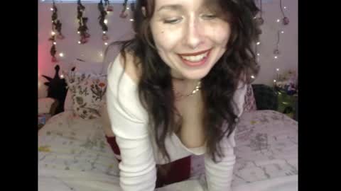 Snapshot of wingardiumleveveosa chatting on 28, 4, 2026 Eevie online show from 28, 4, 2026