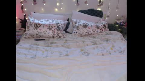 Snapshot of wingardiumleveveosa chatting on 29, 4, 2026 Eevie online show from 29, 4, 2026
