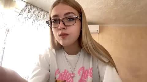 Snapshot of winnifredtrudillo chatting on 22, 9, 2025 Kris online show from 22, 9, 2025