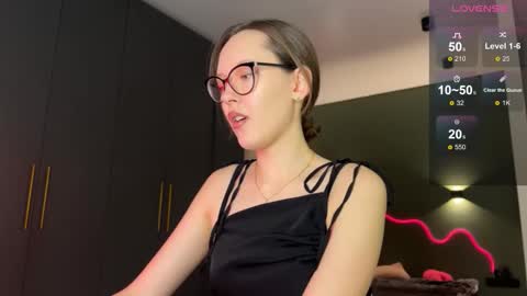 Isobelle online show from 26, 10, 2025