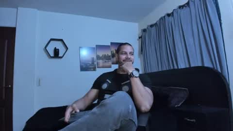 Magnus Dark independent model online show from 21, 11, 2025