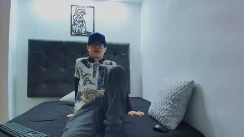  W O L F  online show from 8, 2, 2025