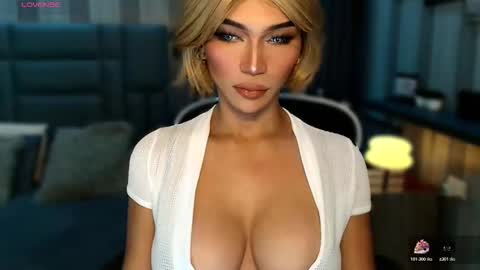 Snapshot of womanofyourdesire_ts chatting on 3, 2, 2026 Julia online show from 3, 2, 2026