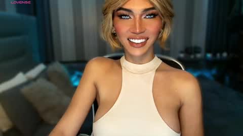 Snapshot of womanofyourdesire_ts chatting on 7, 2, 2026 Julia online show from 7, 2, 2026