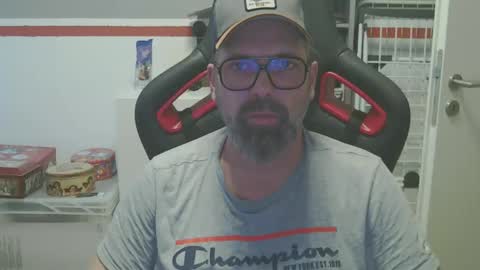 Snapshot of womenizzeer chatting on 13, 12, 2024 Adam online show from 13, 12, 2024