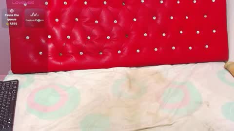   online show from 26, 10, 2025