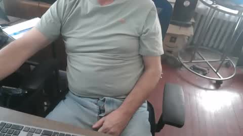 Snapshot of woodworker6473 chatting on 21, 4, 2026 woodworker6473 online show from 21, 4, 2026