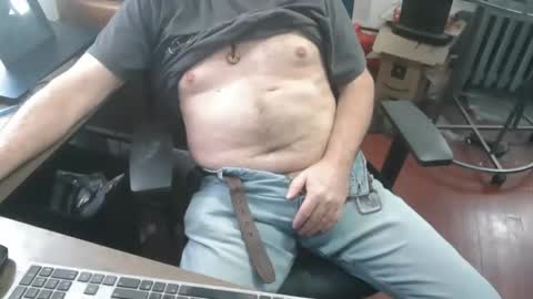 Snapshot of woodworker6473 chatting on 29, 5, 2026 woodworker6473 online show from 29, 5, 2026