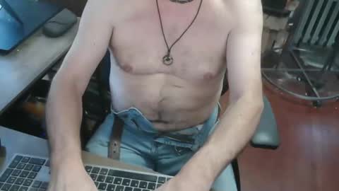 Snapshot of woodworker6473 chatting on 1, 6, 2026 woodworker6473 online show from 1, 6, 2026