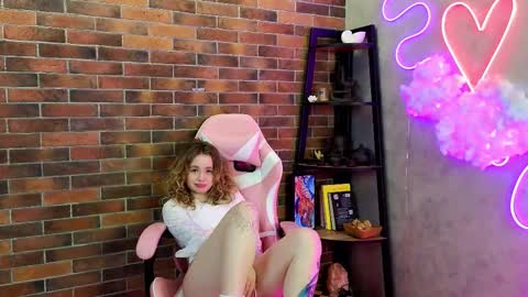 Snapshot of wowbritney chatting on 4, 11, 2025 wowbritney online show from 4, 11, 2025