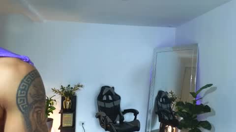 Snapshot of wyatt_rose chatting on 3, 10, 2025 wyatt online show from 3, 10, 2025