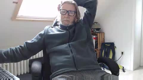 WyattEarp64 online show from 18, 11, 2025