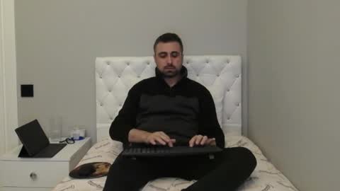 Snapshot of x_____0_____x chatting on 11, 4, 2026 Mr. Lonely online show from 11, 4, 2026