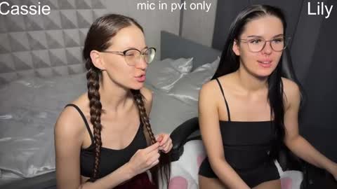 wiwi clap clap cat baby girl online show from 15, 1, 2026