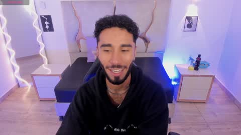 Snapshot of xander_tay chatting on 8, 2, 2025 ISSANDER online show from 8, 2, 2025