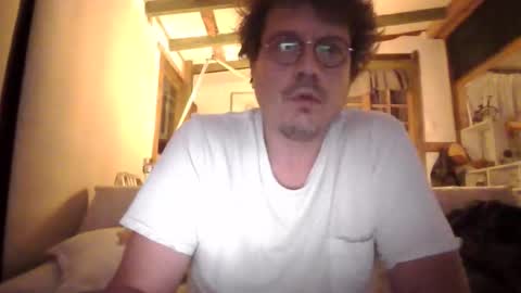 Snapshot of xcienfue chatting on 8, 4, 2026 Peter online show from 8, 4, 2026