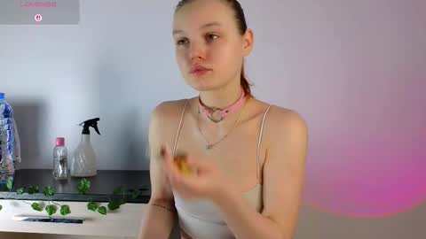 Snapshot of xiaobrunscheen chatting on 6, 2, 2026 Luna and Lina online show from 6, 2, 2026