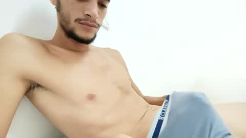 Snapshot of xineeddine chatting on 3, 10, 2025 xineeddine online show from 3, 10, 2025