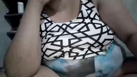 Snapshot of xjuicytits chatting on 10, 5, 2026 xjuicytits online show from 10, 5, 2026
