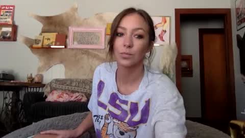 xLacyy online show from 5, 10, 2025