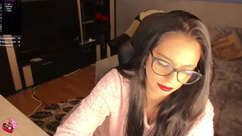 Lara online show from 6, 12, 2024