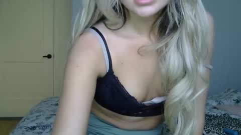 Snapshot of xoxolala32 chatting on 10, 5, 2026 Lacey Loo online show from 10, 5, 2026