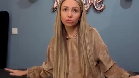 Snapshot of xsexycouples chatting on 25, 2, 2025 AnnaMaee online show from 25, 2, 2025