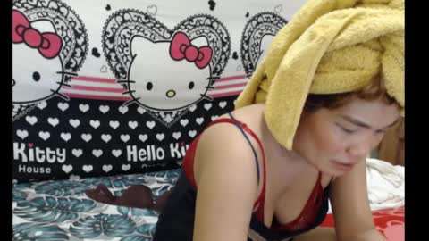 Snapshot of xsexyhotmomma69x chatting on 2, 12, 2024 merayel online show from 2, 12, 2024