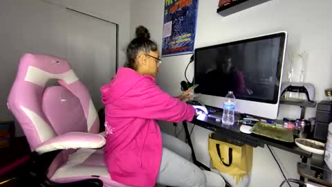 xStarGazingx online show from 20, 9, 2025