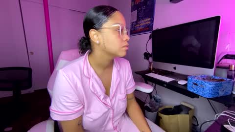 xStarGazingx online show from 5, 10, 2025