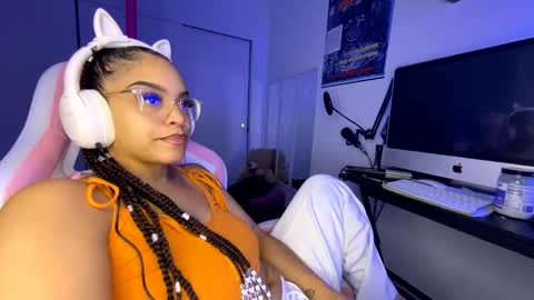 xStarGazingx online show from 5, 12, 2025