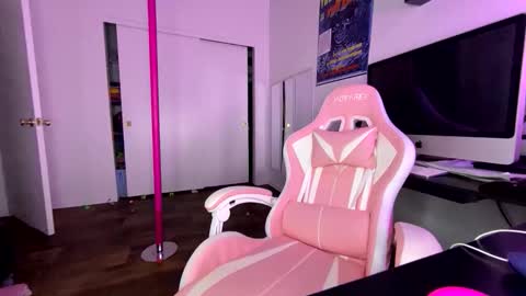 xStarGazingx online show from 8, 1, 2026