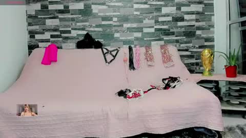 Snapshot of xthesexyboyx chatting on 7, 7, 2026 Femboy Exotic online show from 7, 7, 2026