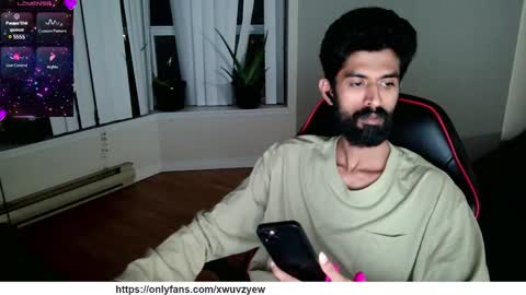 Snapshot of xwuvzyew chatting on 1, 1, 2025 x online show from 1, 1, 2025