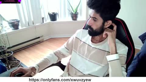 Snapshot of xwuvzyew chatting on 5, 1, 2025 x online show from 5, 1, 2025