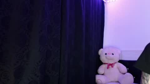 Snapshot of xx_johnson_xx chatting on 4, 7, 2026 VALE online show from 4, 7, 2026