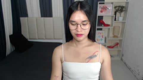 CHLOES ROOM online show from 11, 10, 2025